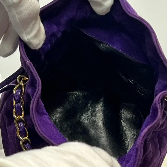 AMAZING CHANEL VINTAGE PURPLE bag with drawstring handles, 24 gold-plated chain. - Picture 9 of 12